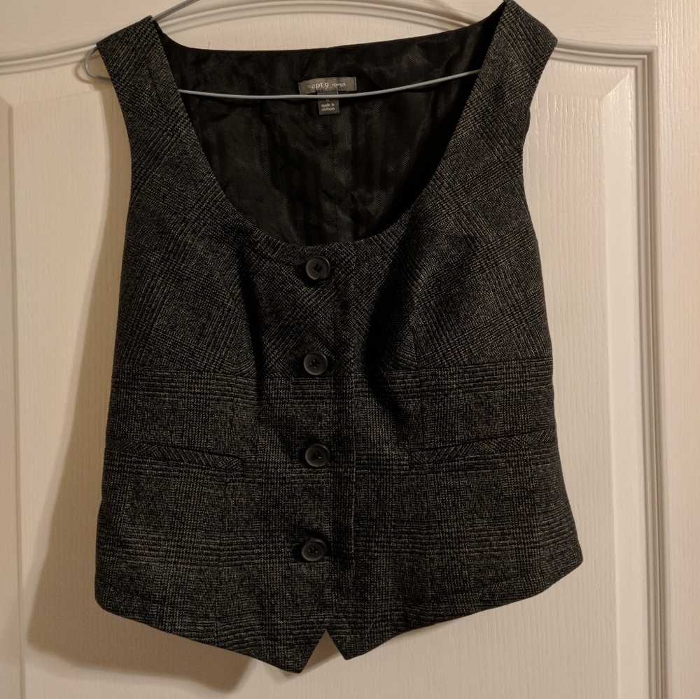 Button down vest